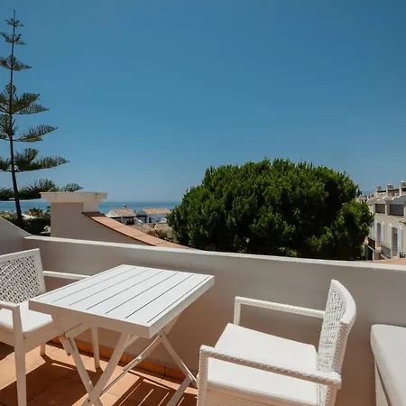 House With Sea And Mountain Views On The Beach, Bahia De Dom wakacyjny Marbella