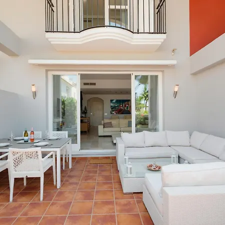 Dom wakacyjny House With Sea And Mountain Views On The Beach, Bahia De *
